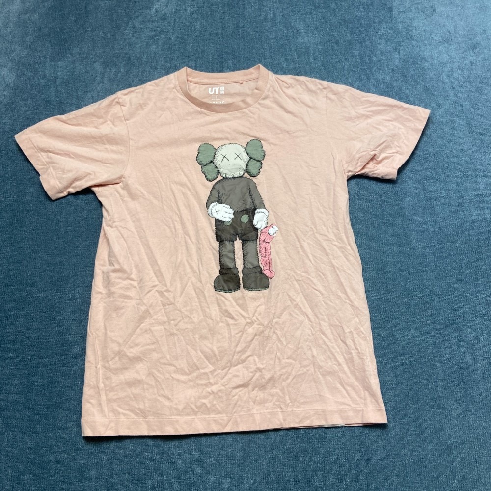 KAWS x Uniqlo Companion T Shirt Mens Small Pink Cotton Crew Neck Short Sleeve